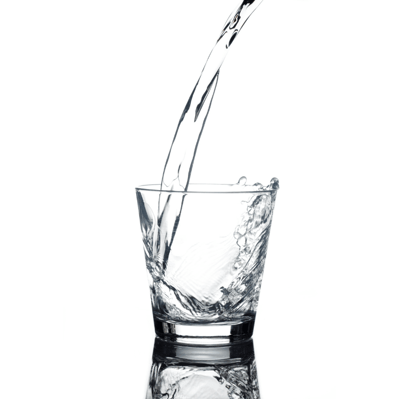 Beneficios de beber agua, bebederos de agua y llenador de botellas